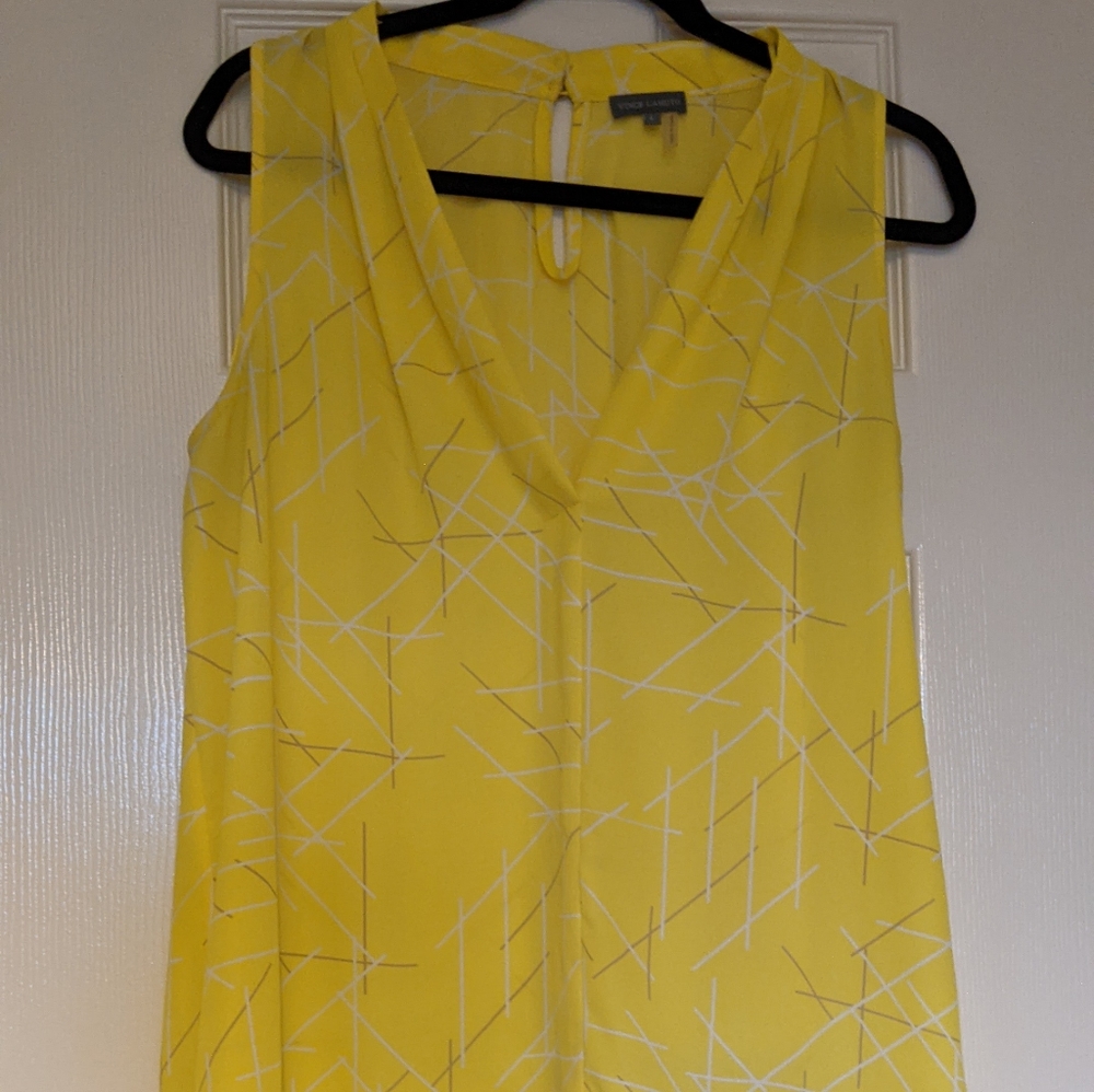 Vince Camuto (Yellow Printed) Sleeveless V-Neck